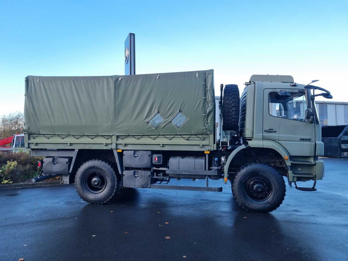 Fahrzeugabbildung Mercedes-Benz Axor 1829 A 4x4 Pritsche/Plane 10 Stück