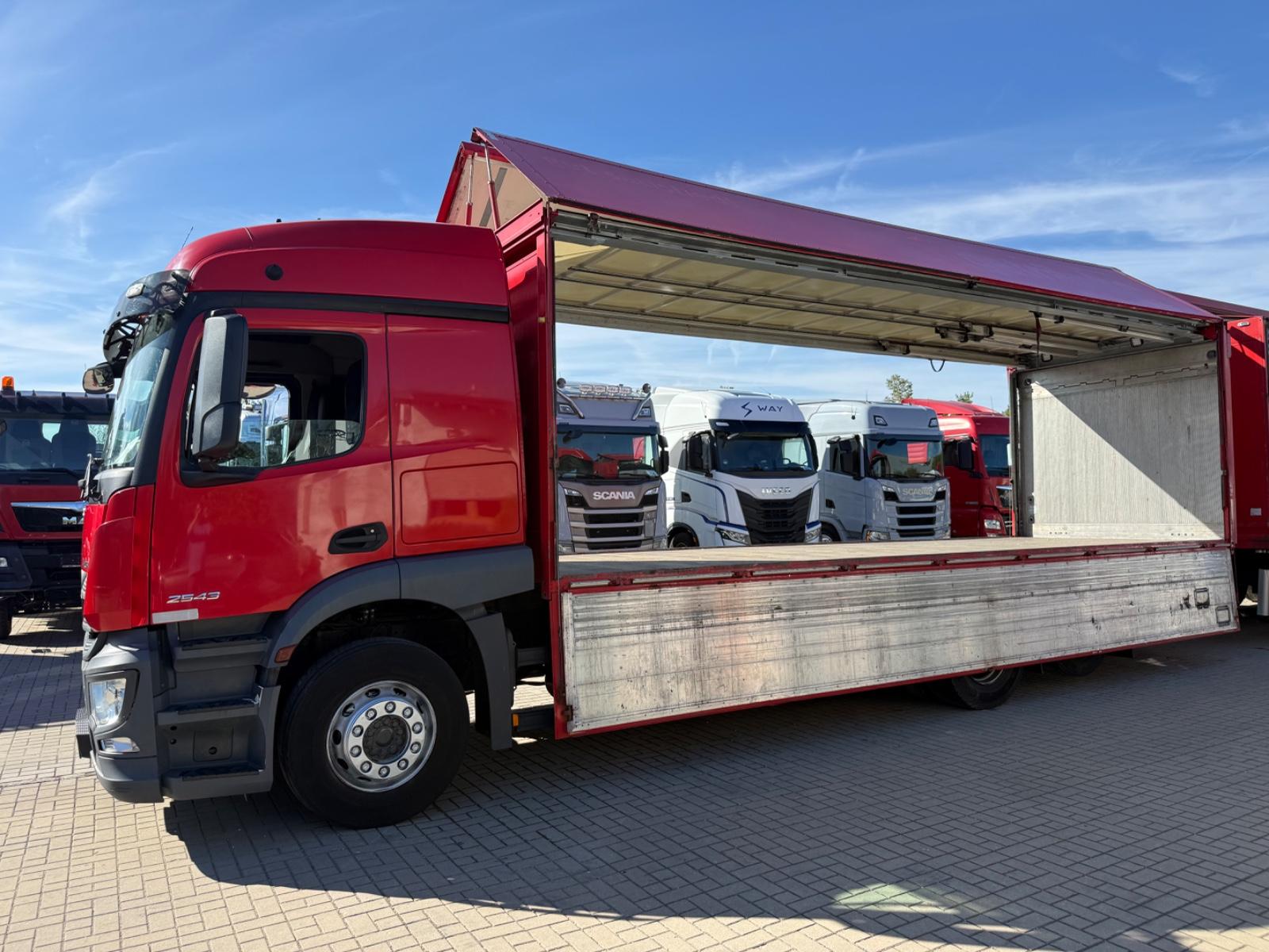 Mercedes-Benz Actros 2543 Getränke/Retarder/Lenkachse/Klima