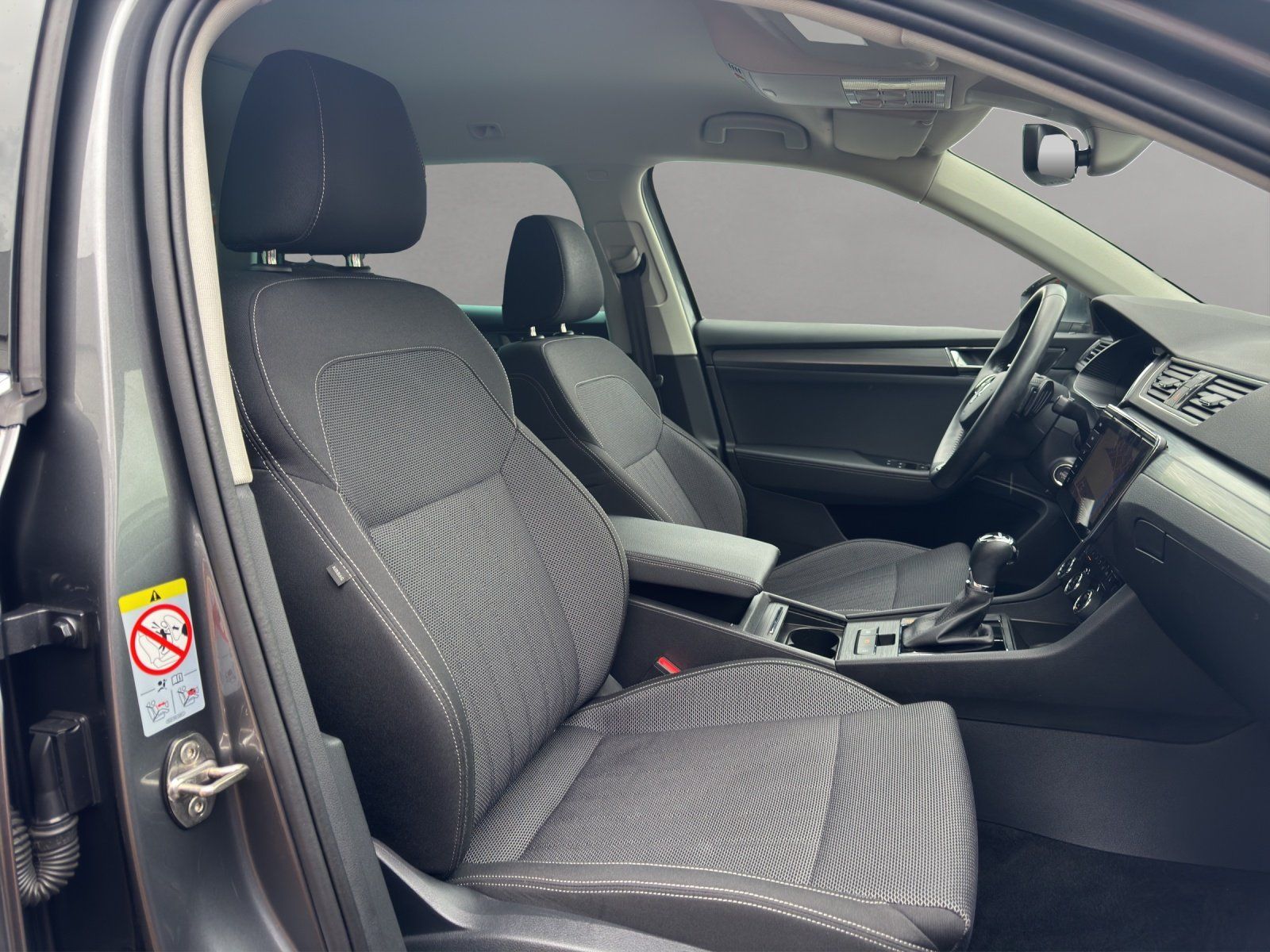 Fahrzeugabbildung SKODA Superb Combi 2.0 TSI DSG Style/AHK/KAMERA/ACC/