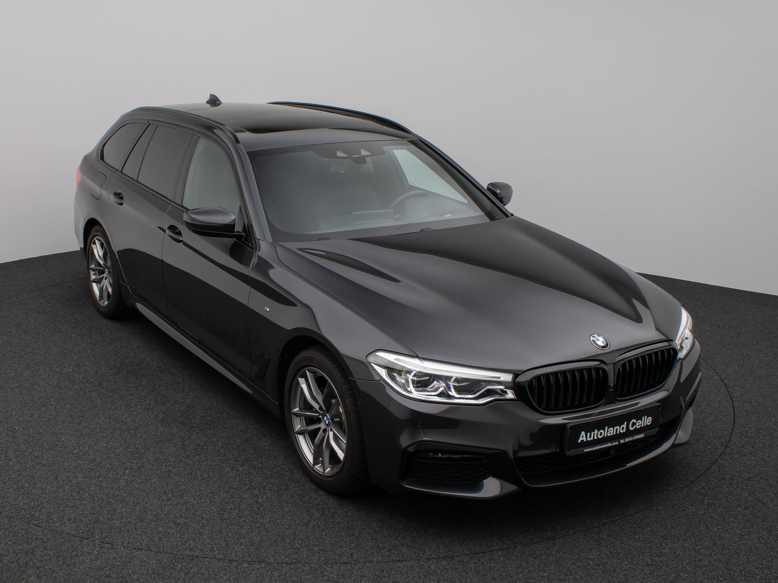 Fahrzeugabbildung BMW 520d M Sport Panorama 360° HUD HiFi AHK Komfort