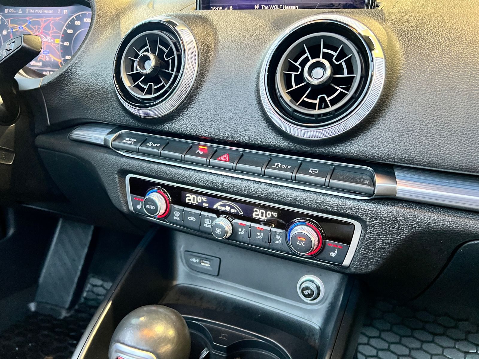 Fahrzeugabbildung Audi A3 Cabriolet 40 TFSI quattro sport XEN NAV 18"