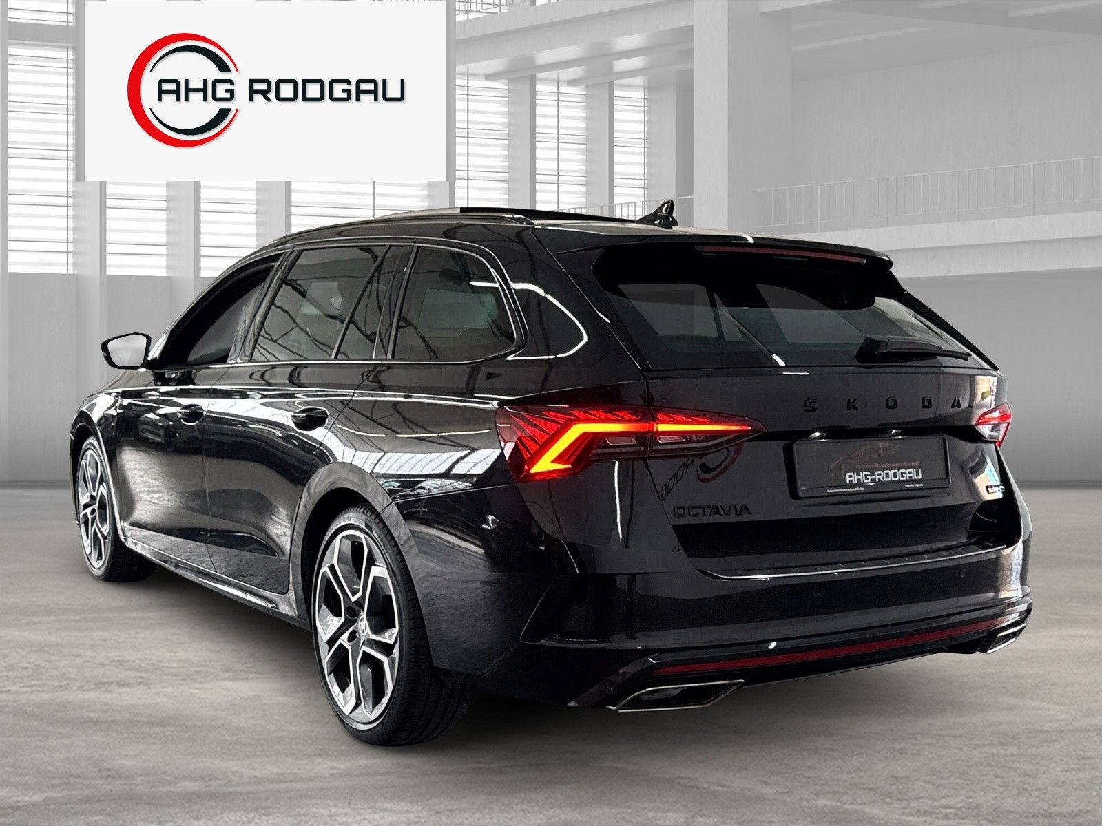 Skoda RS4x4 PANO/HUD/TOT/AHK/ShZ/WinP/MASS/ACC/XDS/HOD imagem 3