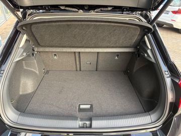 Fahrzeugabbildung Volkswagen T-Roc 1.5 TSI Style DSG AHK Navi Matrix