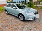 Skoda Octavia 2.0 TDI 2 Hand nur 90.000 se... - Skoda Octavia aus 2012 mit Diesel-Antrieb: Kombi