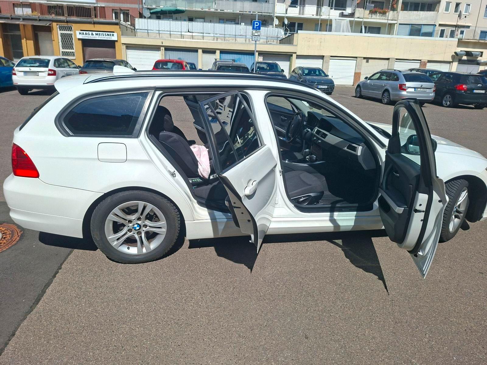 BMW 318 2011 — photo 11