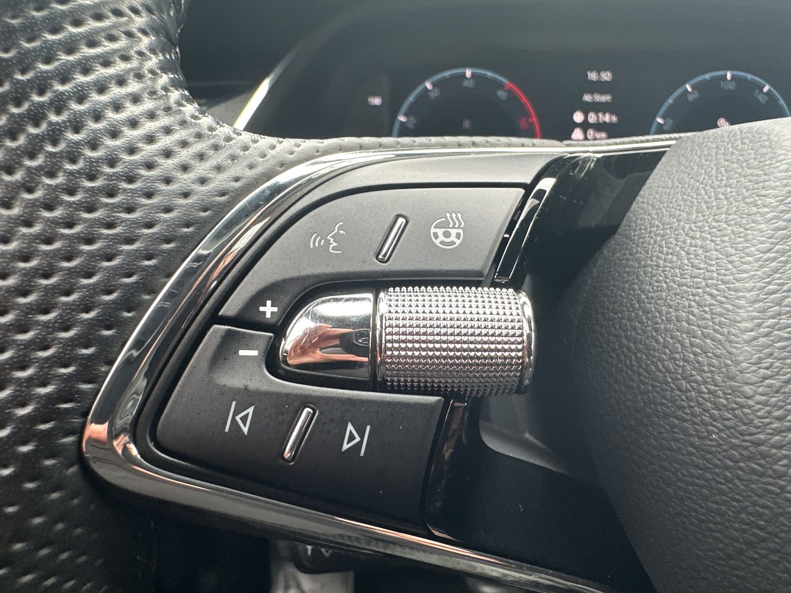 Fahrzeugabbildung SKODA Octavia Combi Sportline NAV+LED+ACC+PANO+HEAD-UP