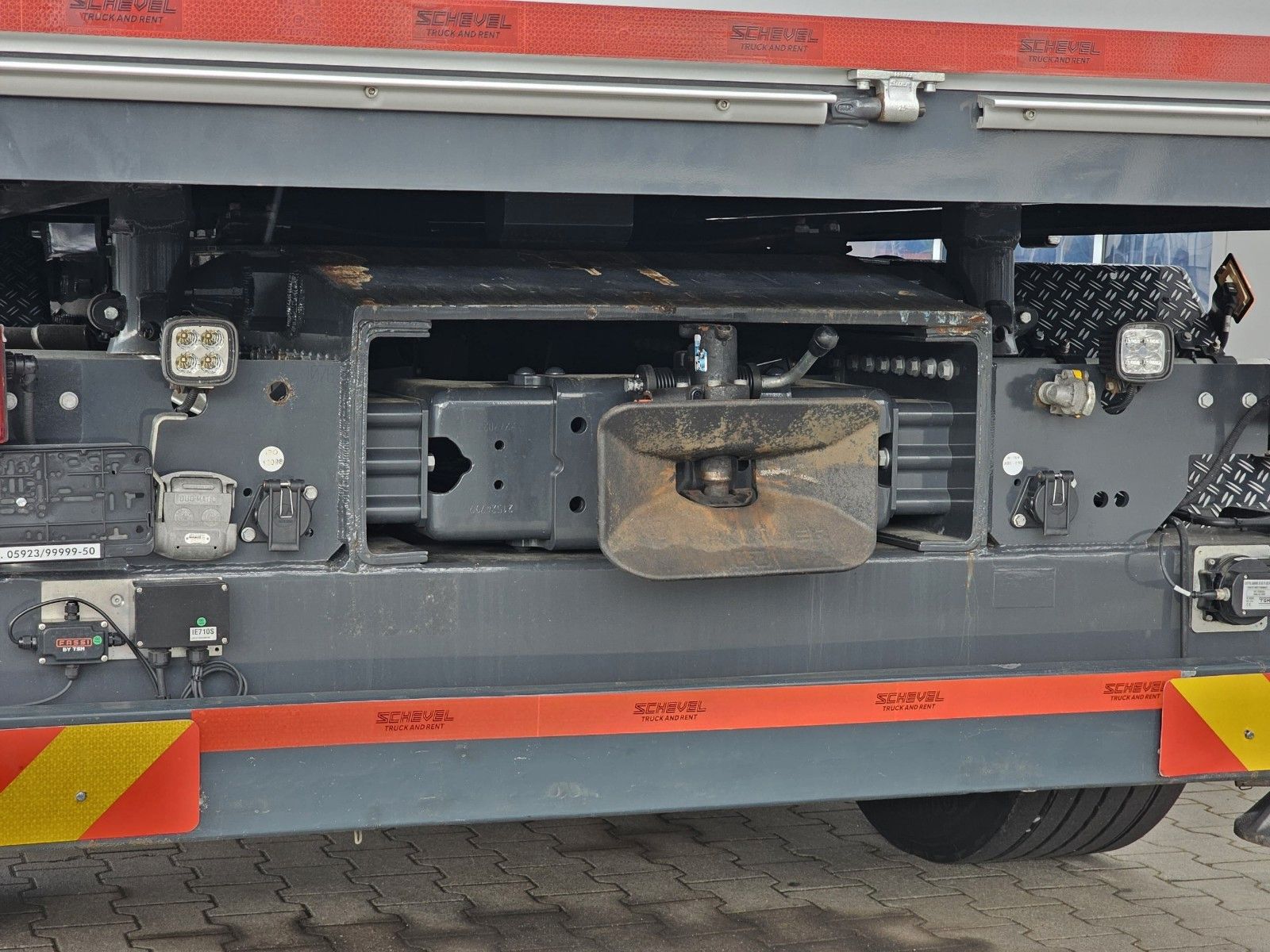 Fahrzeugabbildung Volvo FH 500 SZM + FASSI 545 -7 m. FlyJib 4 Lenkachse