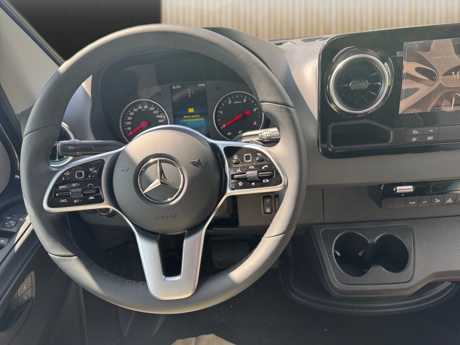 Fahrzeugabbildung Eura Mobil Profila T 726 EF Comfort Mondial-Plus-S-Pakete