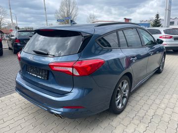 Fahrzeugabbildung Ford Focus ST-Line LED, Verkehrszeichenerk, Navi, SHZ