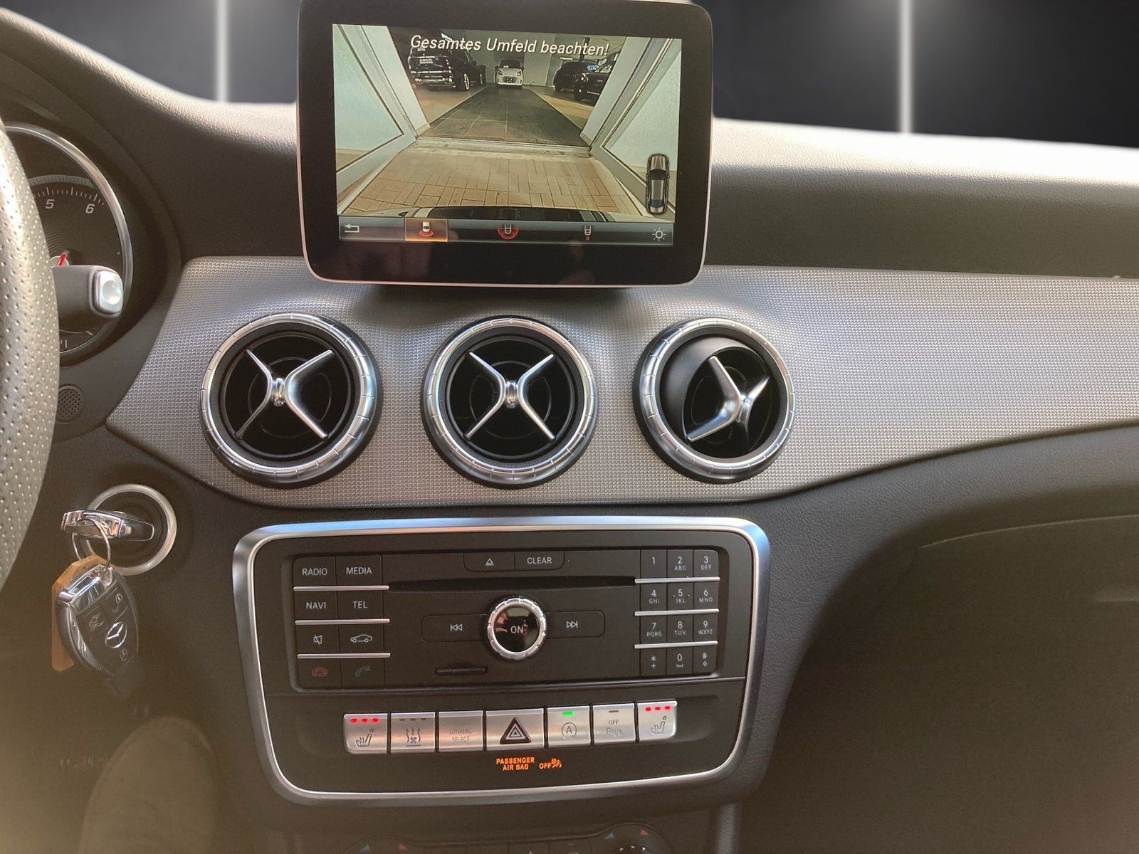 Fahrzeugabbildung Mercedes-Benz CLA 200 Urban*Panorama*Kamera*AHK*LED*Standheiz*