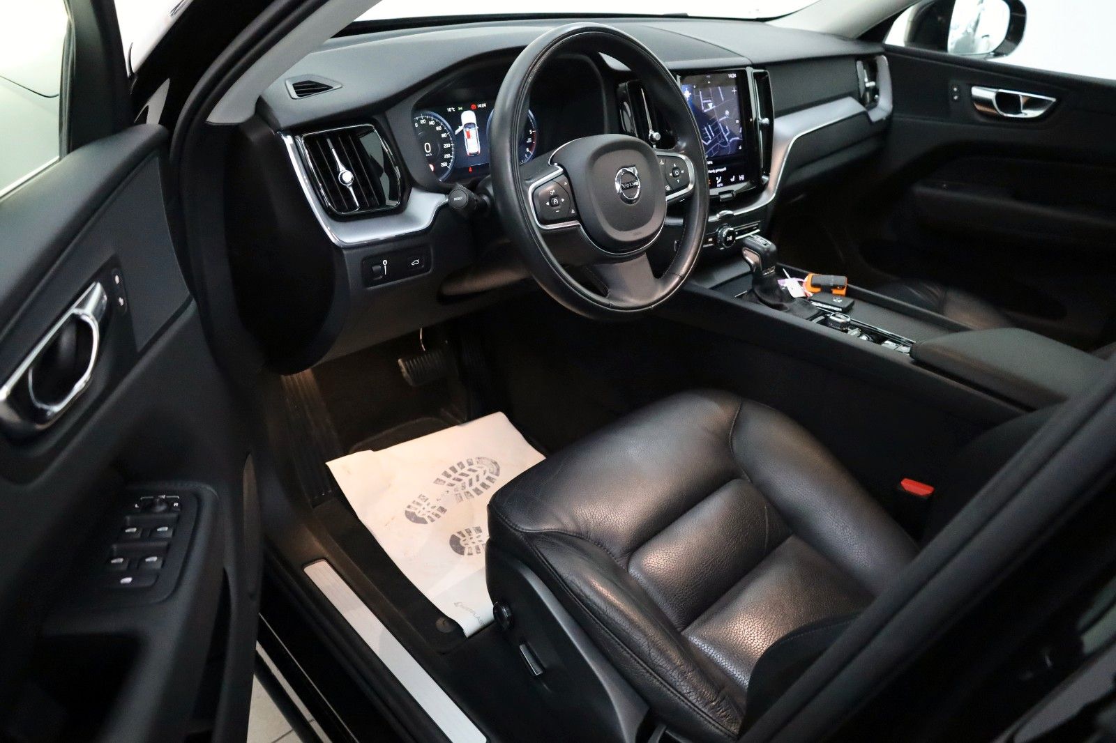 Fahrzeugabbildung Volvo XC60 D4 Momentum Pro,Leder,Navi,LED,SH