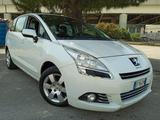 Peugeot 5008 1.6 HDi 112CV cambio robotizzato Te - Peugeot 5008 mit Halbautomatikschaltung