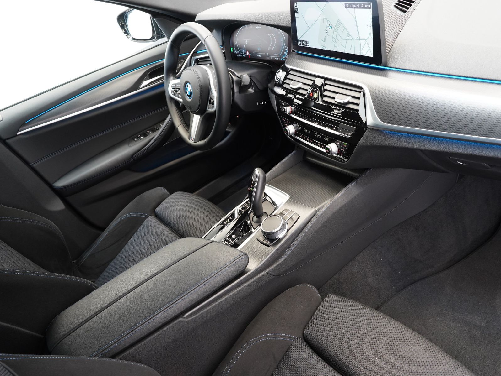 Fahrzeugabbildung BMW 530 e Touring M Sport SHADOW/HEAD-UP/LASER/AHK