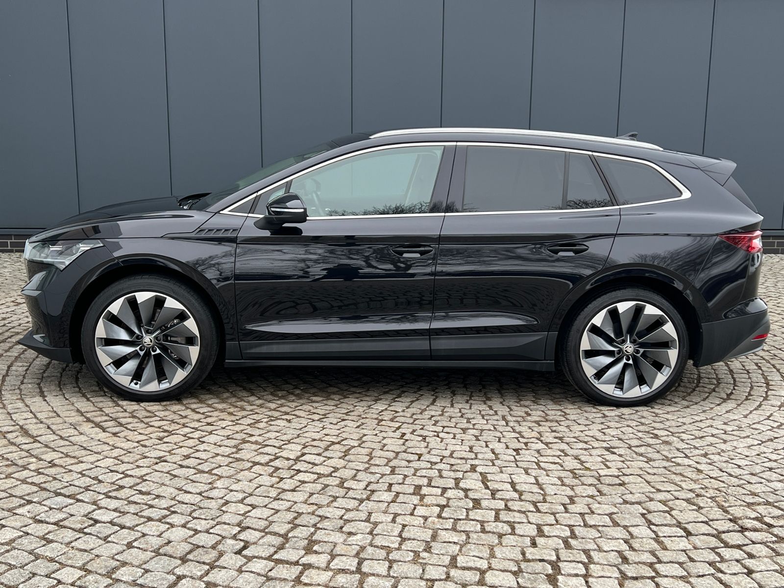 Fahrzeugabbildung SKODA Enyaq iV 80 Suite *AHK, Wärmepumpe, DCC, LED*