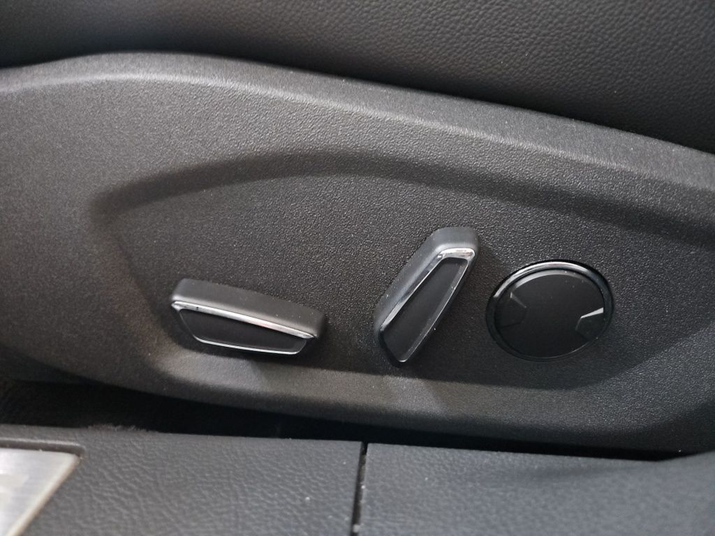 Fahrzeugabbildung Ford Mondeo 2.0 EcoBlue ST-Line LED Memory Navi SHZ