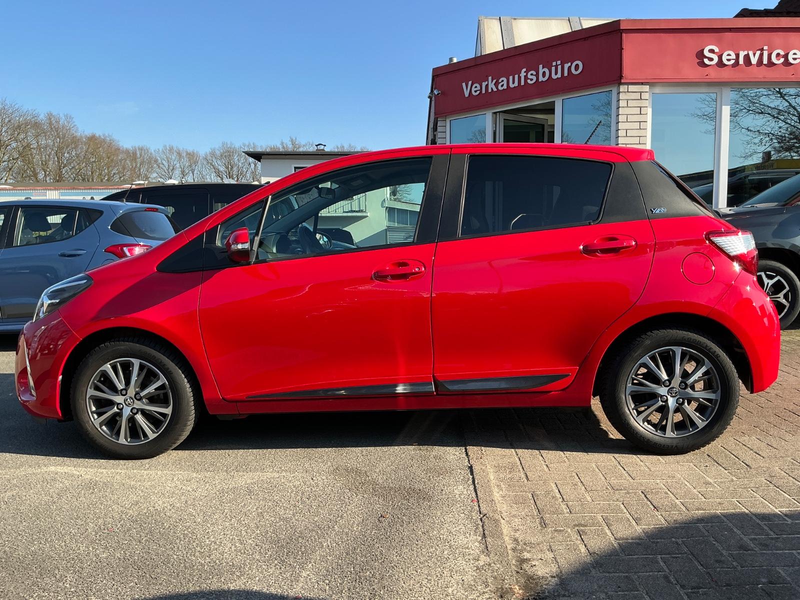 Toyota Yaris Y20 Club 1.5 SHZ BT Kamera