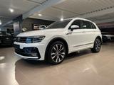 Volkswagen Tiguan 2.0TSI DSG 4MOTION Highline R-LINE 1.HAND - Volkswagen Tiguan mit Benzin-Antrieb: Geländewagen, Automatik