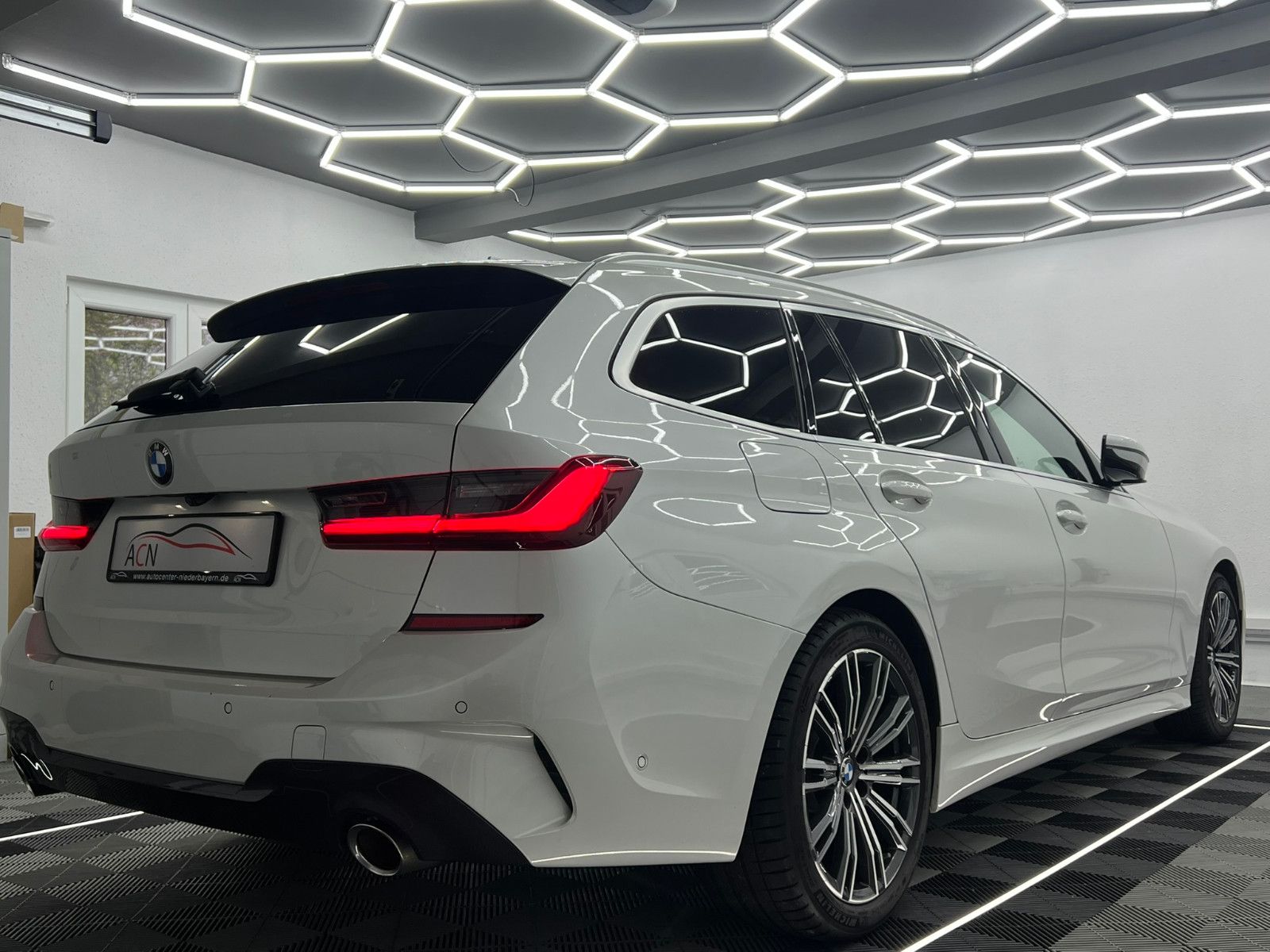 Fahrzeugabbildung BMW 320 d xDrive M SPORT/PANO/HuD/H&K/VRTL COCKPIT