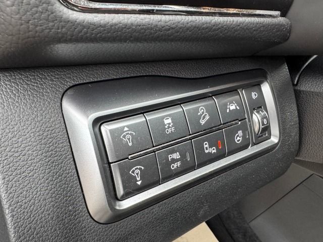 Fahrzeugabbildung Ssangyong Tivoli 1.5 T-GDi Sapphire Autom.*Navi*Alu*Leder