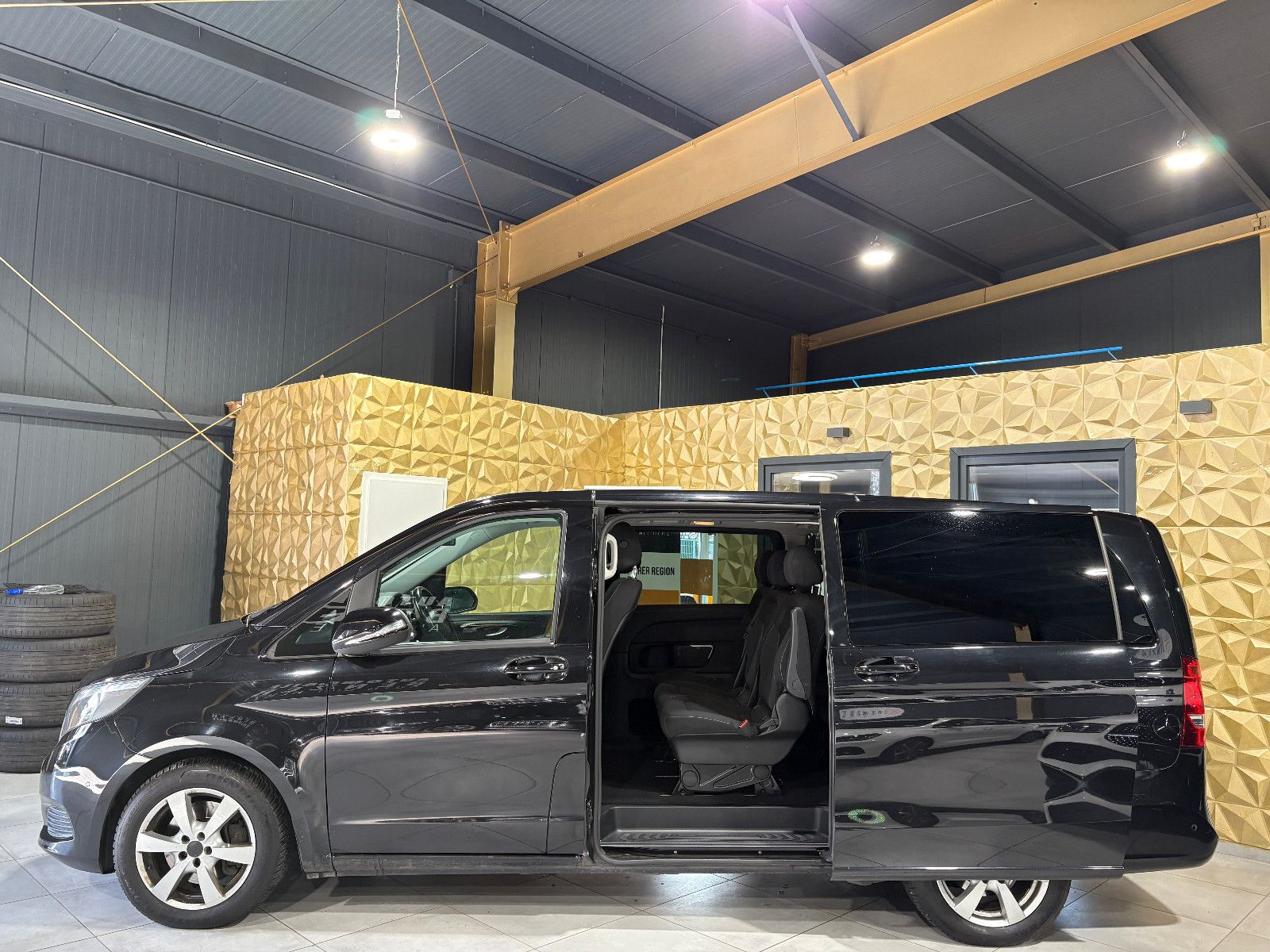 Fahrzeugabbildung Mercedes-Benz V 220d EDITION lang /8-SITZ/BURMESTER/KAMERA/