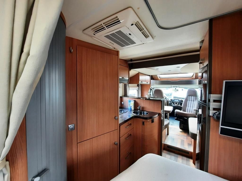 Fahrzeug Übersicht 6 Fahrzeugabbildung Knaus Sky Wave 650 MF Celebration25 Dachklima, Hubbett