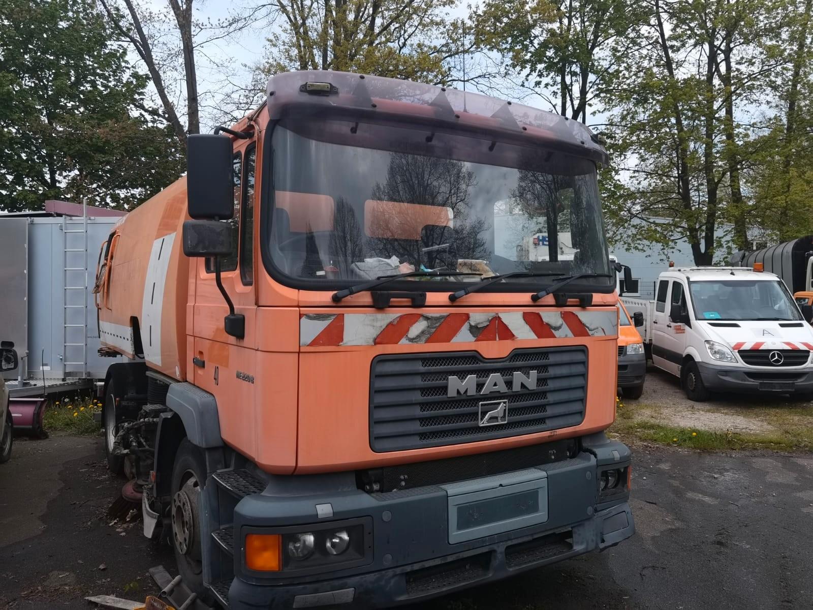 MAN ME 220 B Bucher Cityfant 60