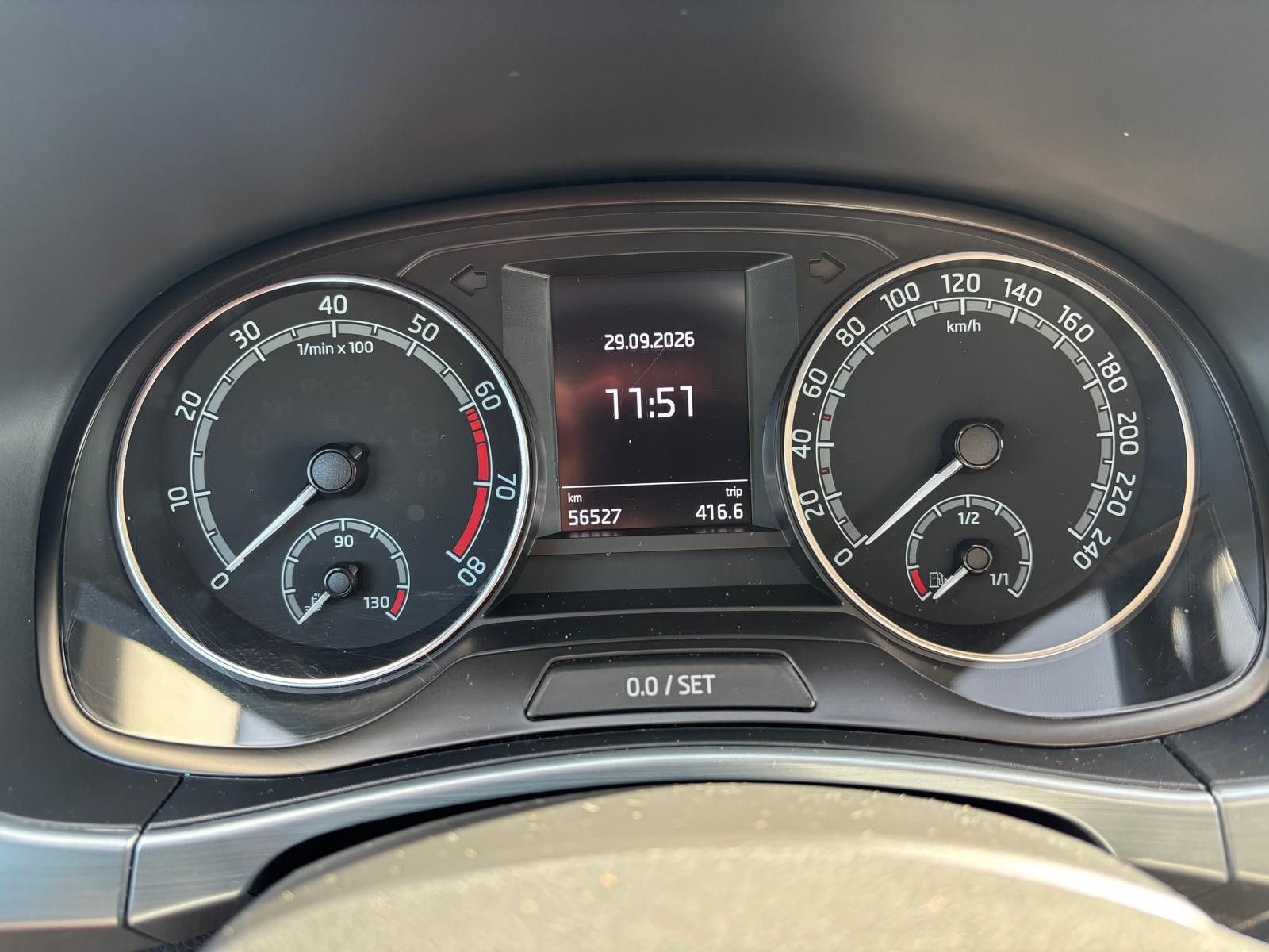 Fahrzeugabbildung SKODA Fabia Combi DSG BUSINESS-NAV-PDC-SHZ-APPS-TEMP