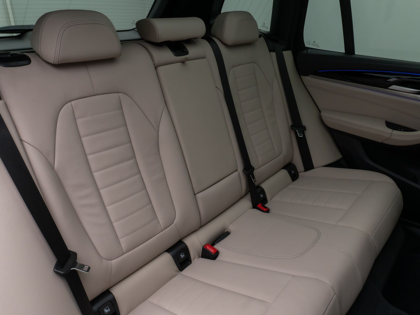 Fahrzeugabbildung BMW X3 M40i  Panorama Kamera HUD DAB H/K Komfort 20"