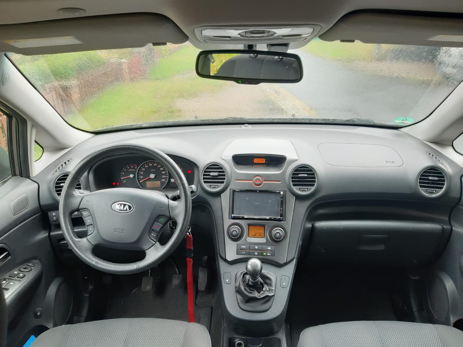 Kia Carens 2011 — interior