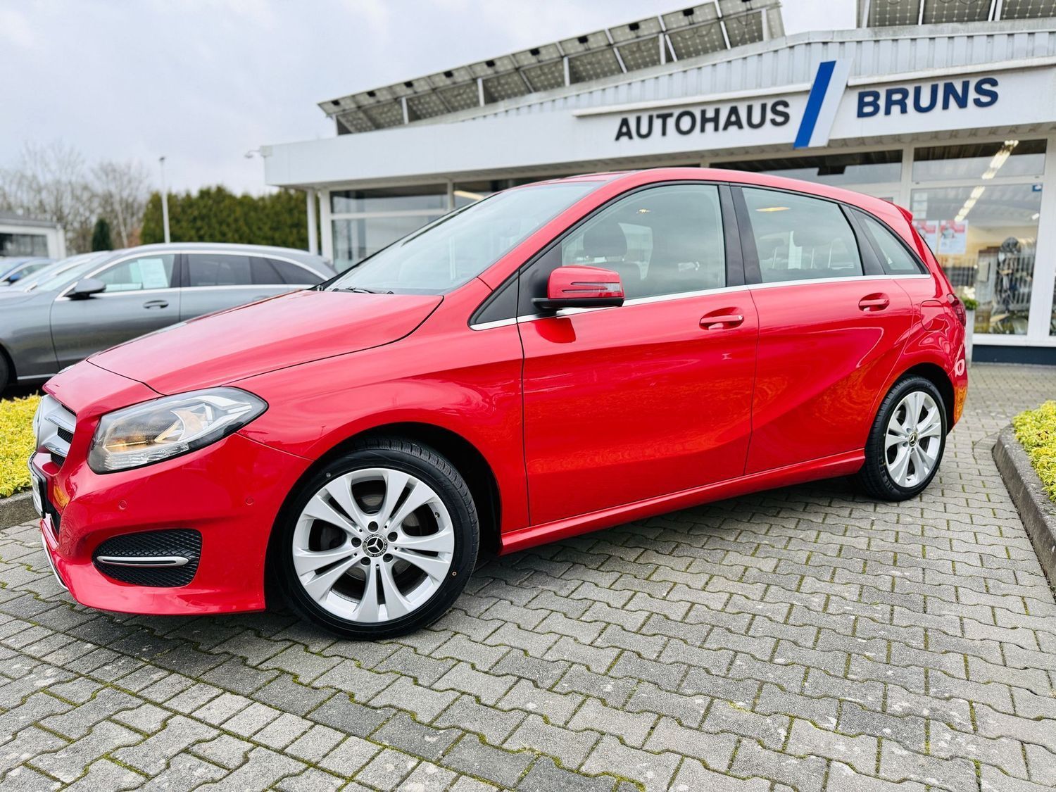 Fahrzeugabbildung Mercedes-Benz B 180 d URBAN, Tempomat, Kindersitze, PTS, SHZ,