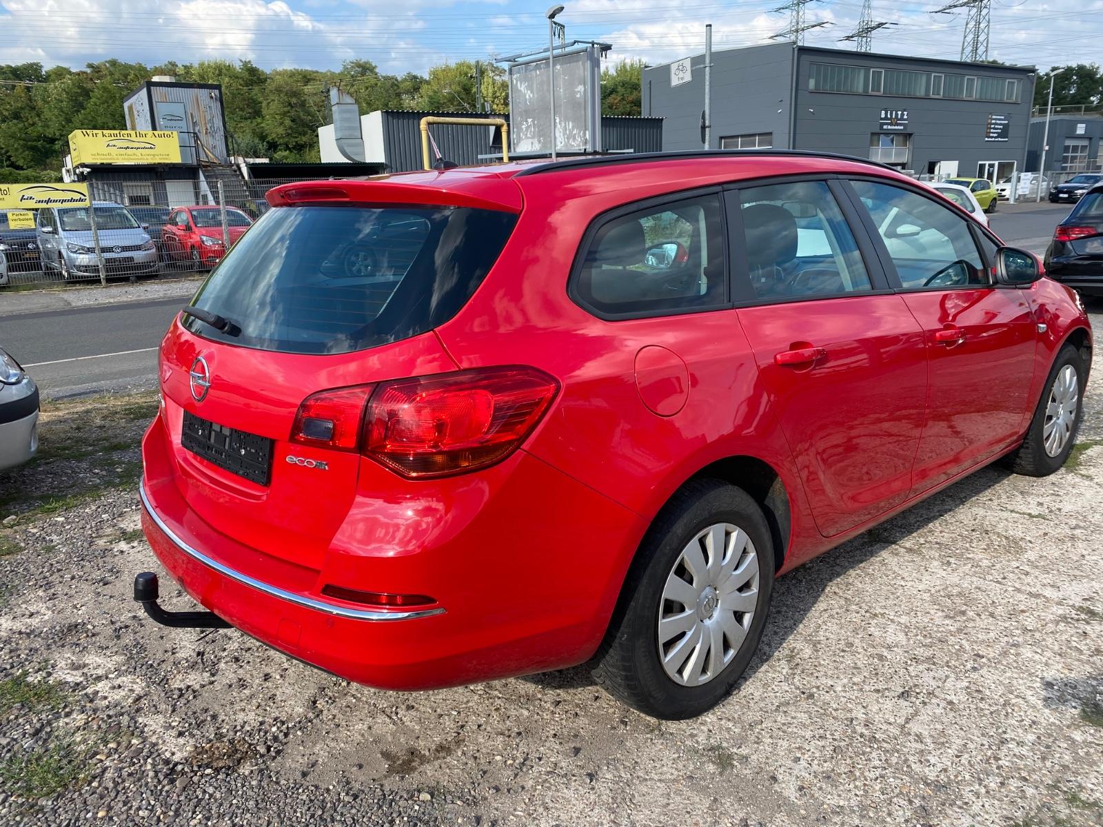 Opel Astra 2014 — interior