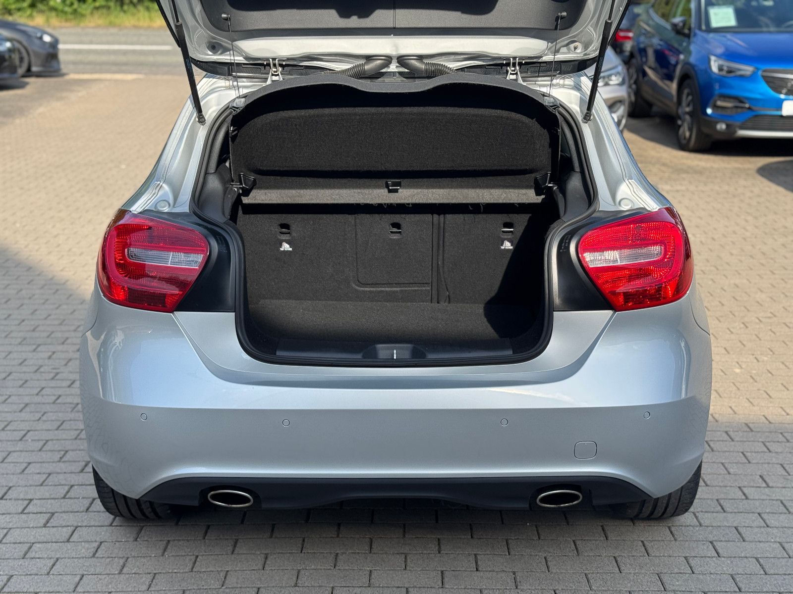 MERCEDES-BENZ A 180, 2012, Benzin, 122 PS