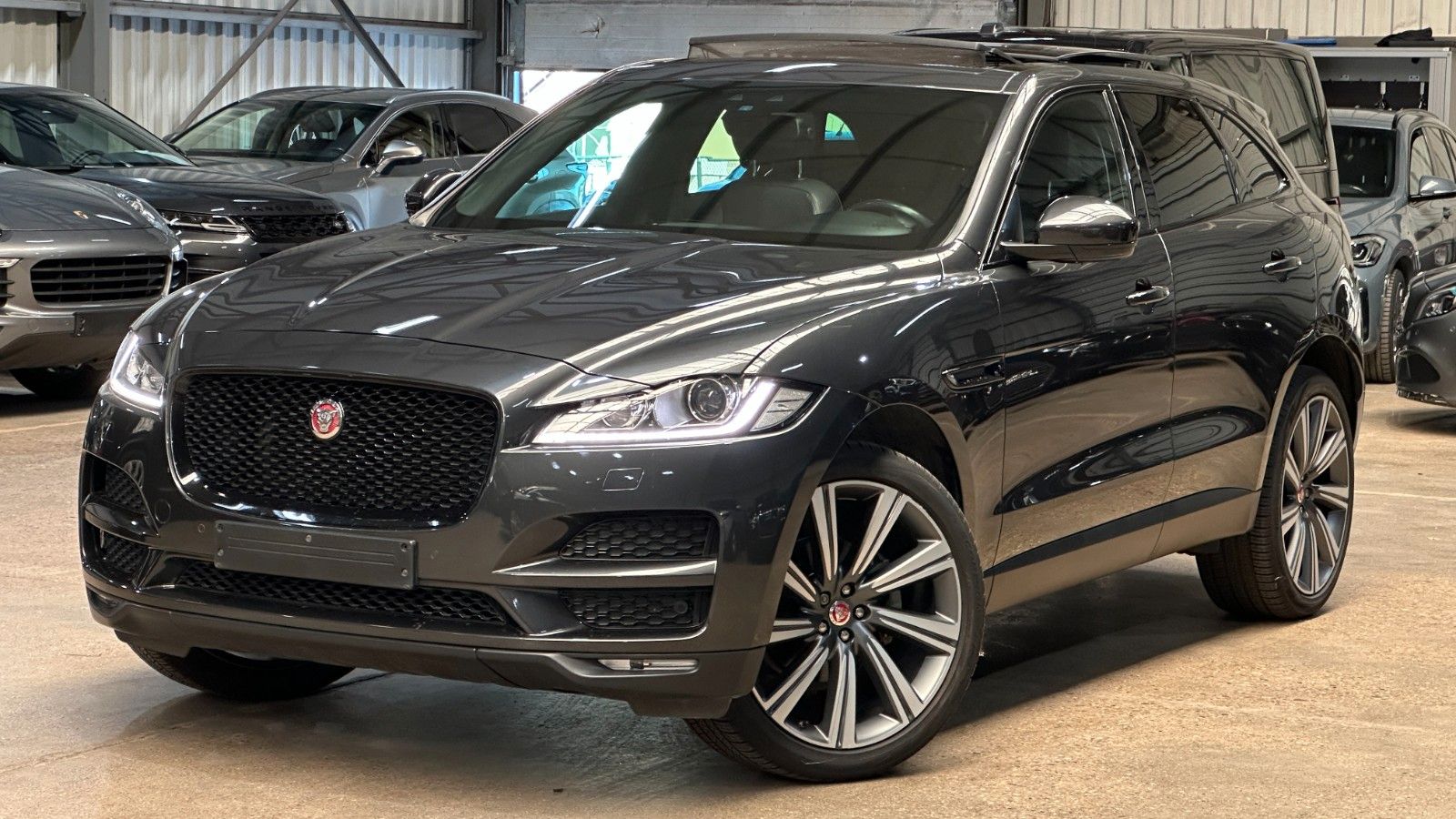Jaguar F-Pace - 1