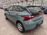 Hyundai i20 1.0 T-GDI Select Klima|Tempomat|Bluetooth - Hyundai i20: Grün