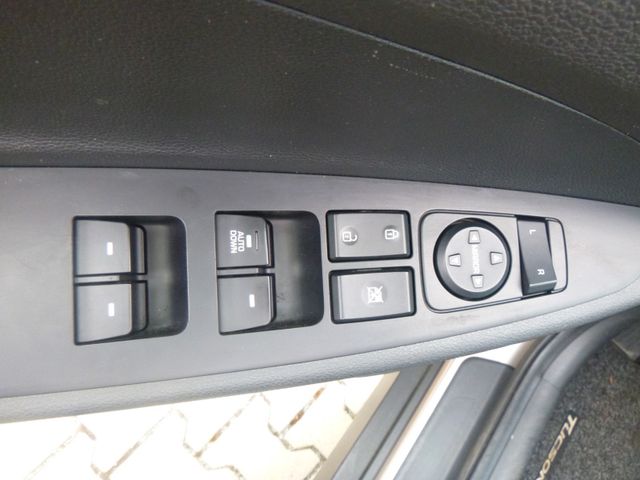 Fahrzeugabbildung Hyundai Tucson Pure 2WD >64.818KM/Automatik<