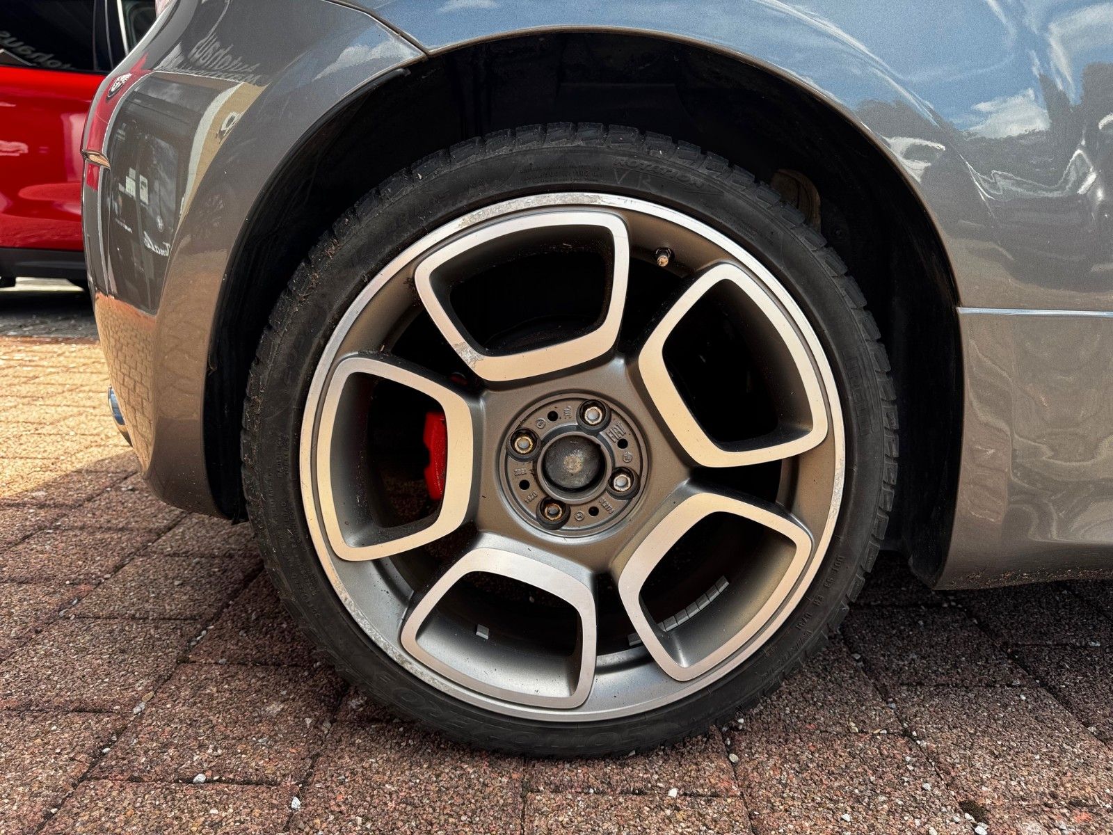 Fahrzeugabbildung Abarth 595C Turismo 1.4 T-Jet 16V Cabrio Automatik