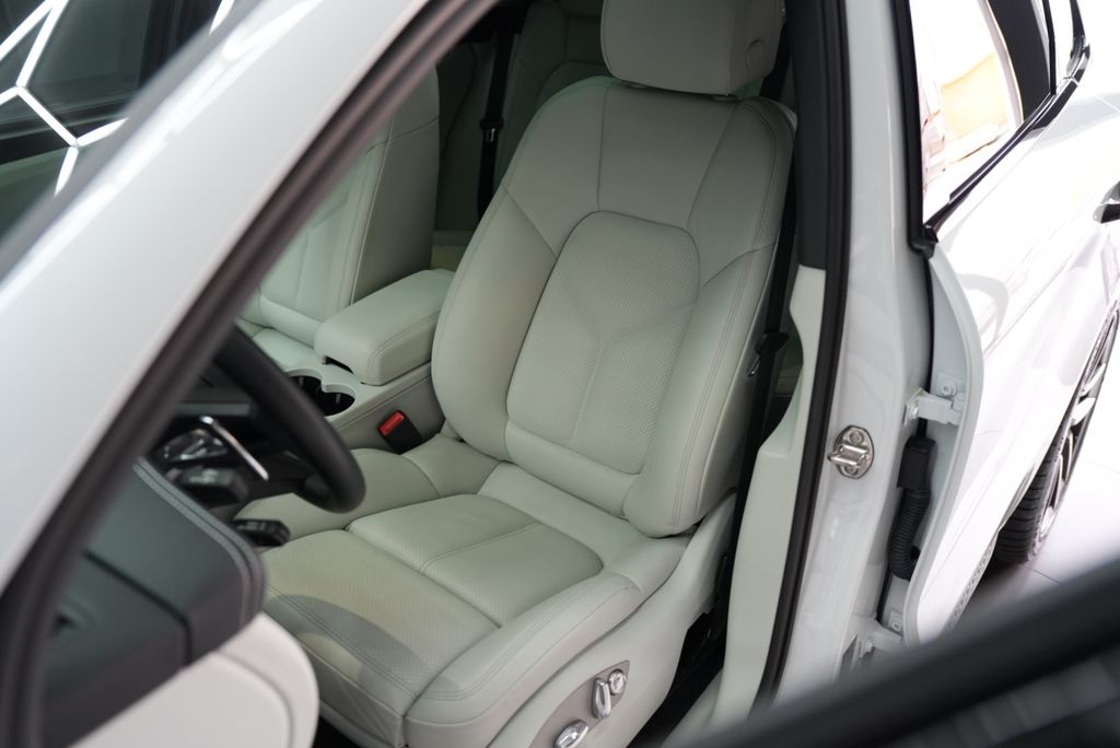 PORSCHE Macan S*CHRONO*PANO*PDLS+*ACC*360*BICOLOR*MEMORY PORSCHE Macan S*CHRONO*PANO*PDLS+*ACC*360*BICOLOR*MEMORY