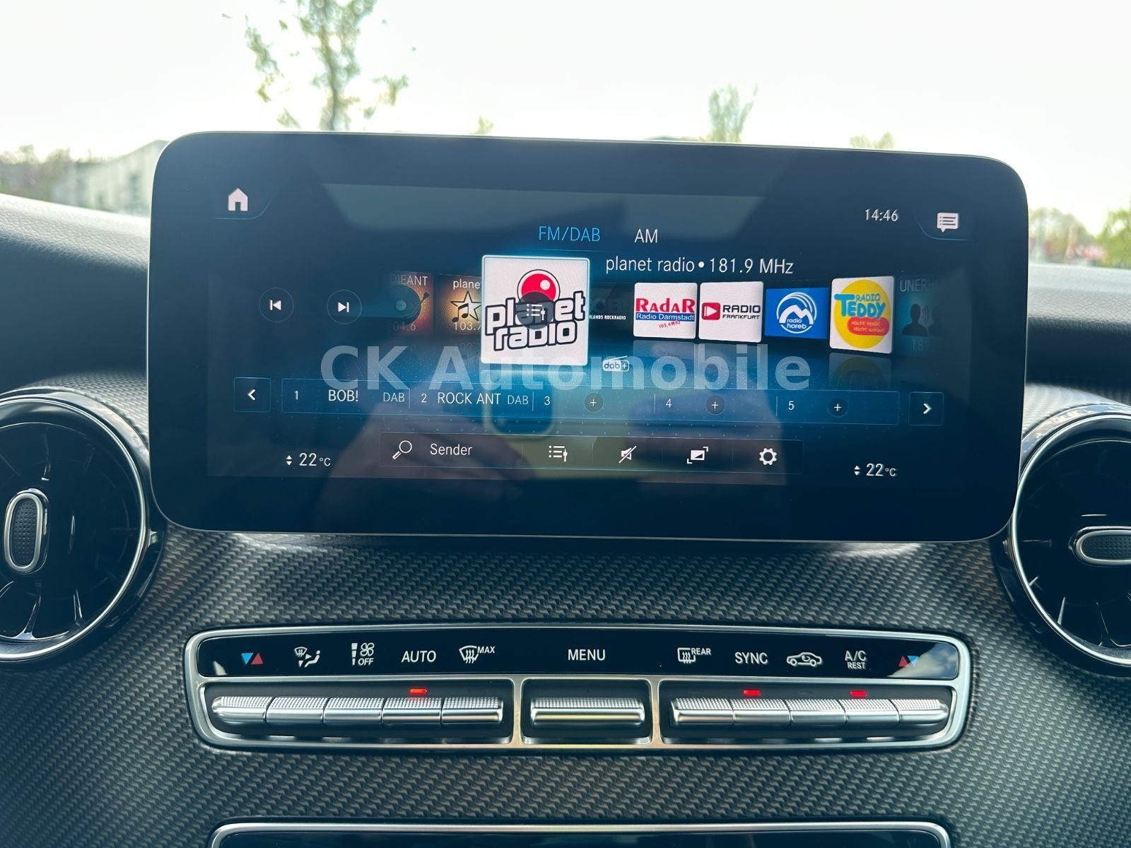 Fahrzeugabbildung Mercedes-Benz V 300d 4 Matic AVANTGARDE AMG-Line/6 Sitze/Pano