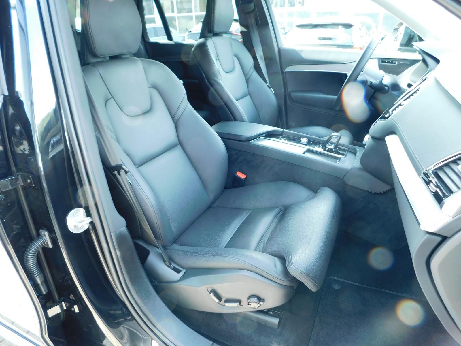 Fahrzeugabbildung Volvo XC90 B5 D Plus Bright