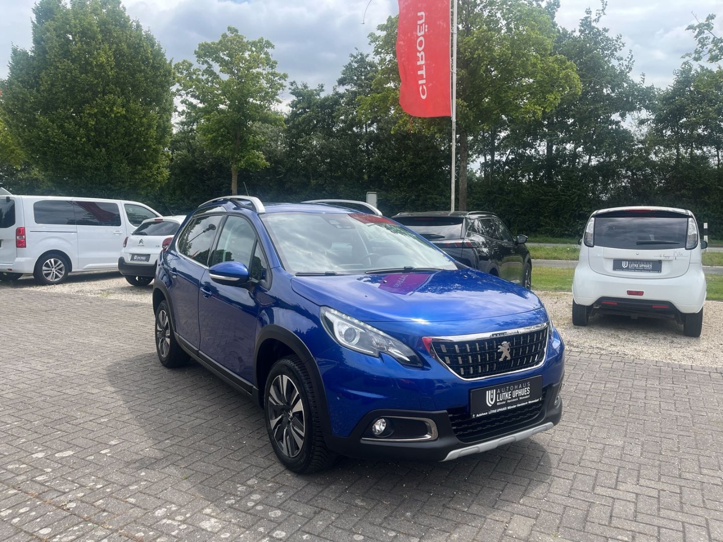 Fahrzeugabbildung Peugeot 2008 Puretech 110 S&S Allure Panorama Navi SHZ