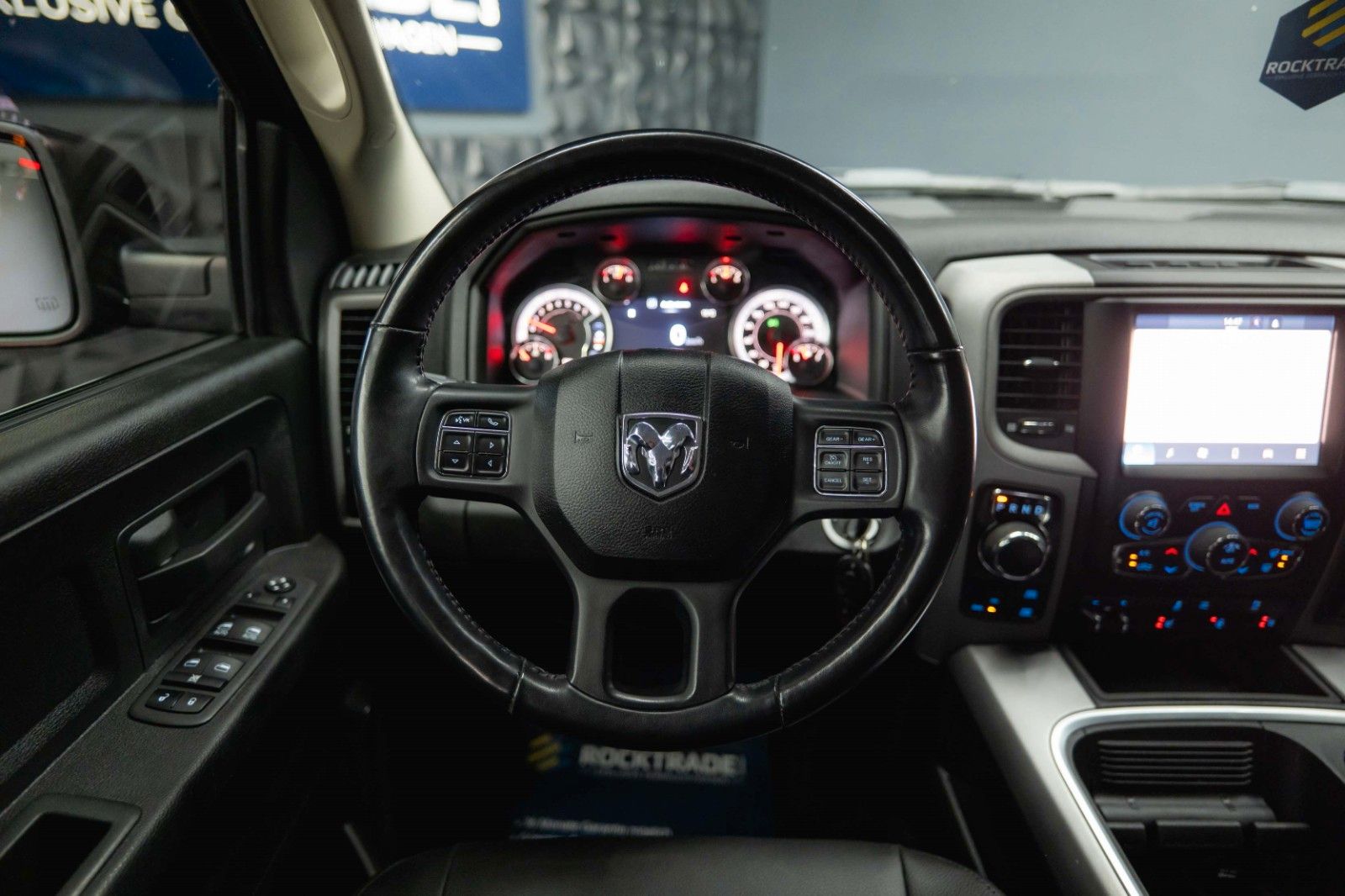Fahrzeugabbildung Dodge RAM 5.7 V8 HEMI 4x4 OFFROAD Night-Paket *LED*