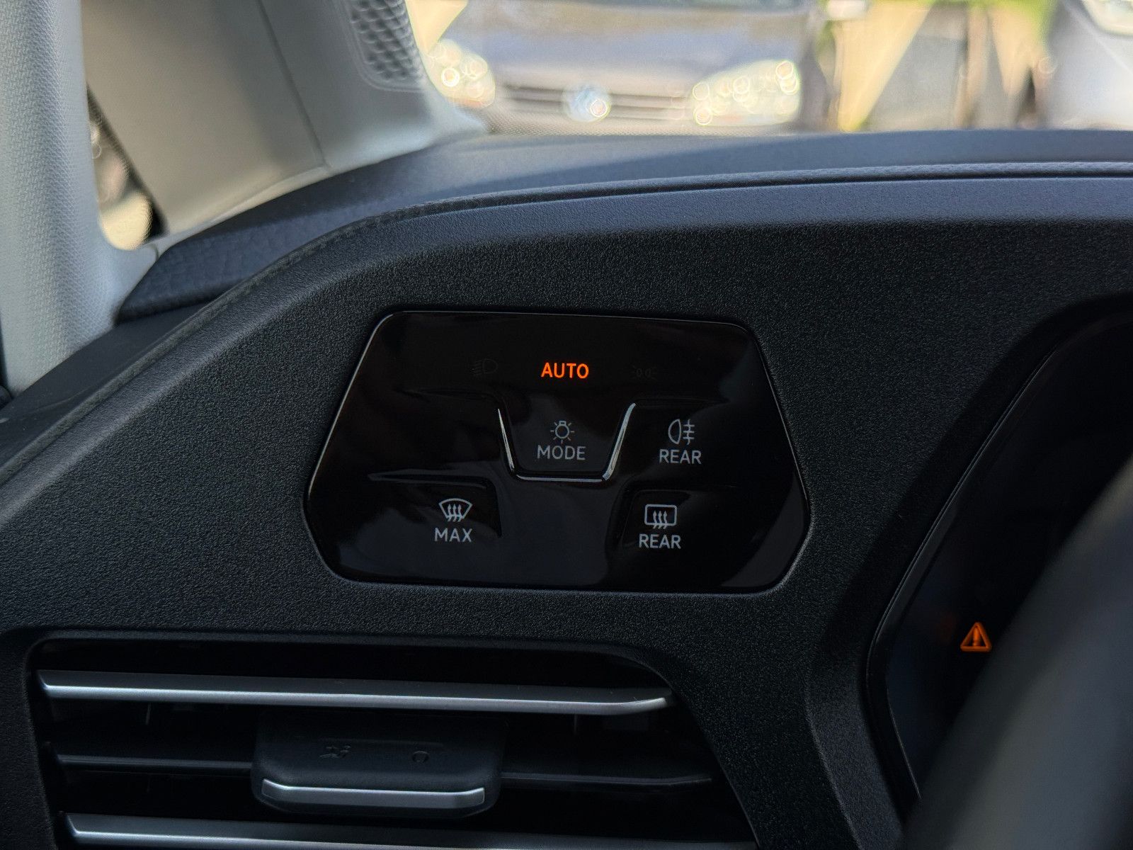 Fahrzeugabbildung Volkswagen Caddy Goal 2.0 TDI DSG ACC AHK Navi LED Sthz Kam