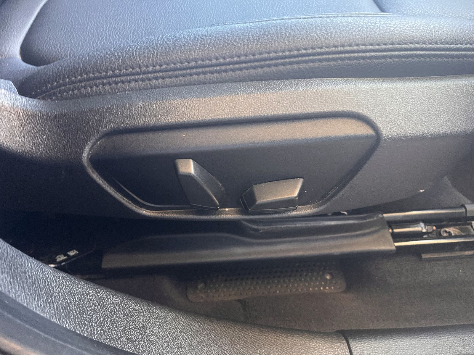Fahrzeugabbildung BMW X1 xDrive25i Sport Line Steptronic