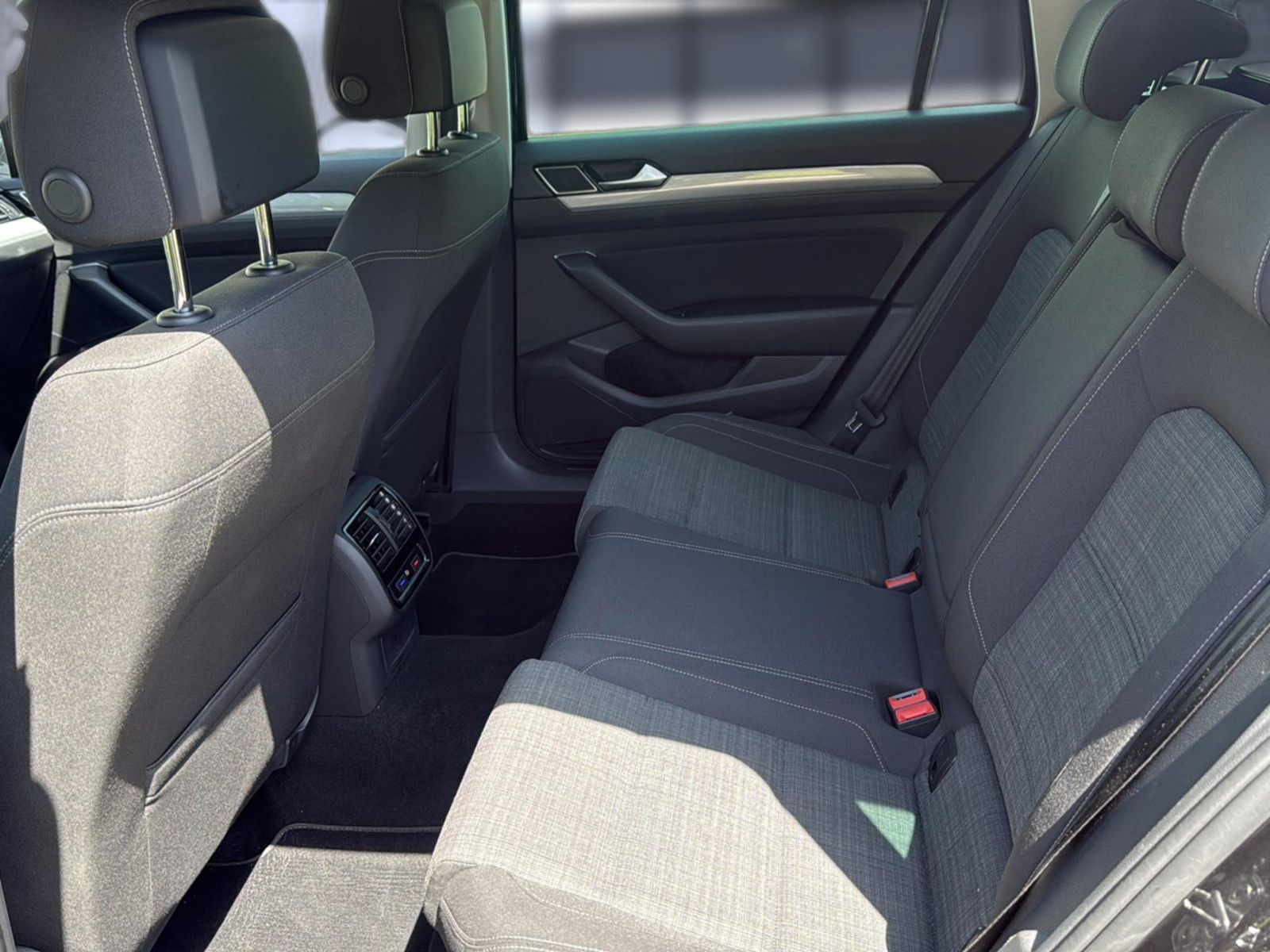Fahrzeugabbildung Volkswagen Passat Variant Business