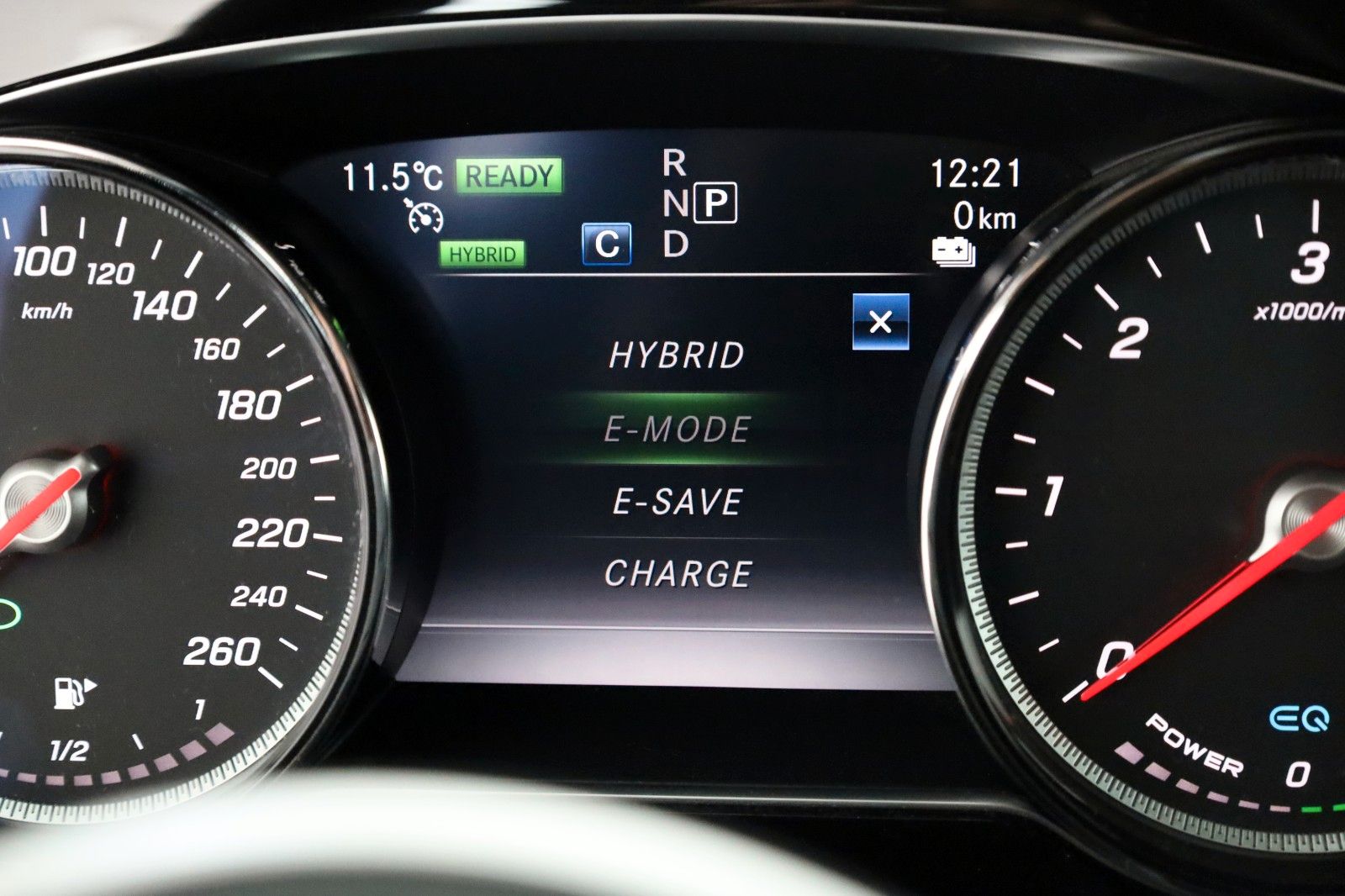 Fahrzeugabbildung Mercedes-Benz E 300de T Avantgarde,Navi,LED,Kamer,SH,AHK,SR+WR