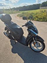 Honda Verkaufe top gepflegte Honda SH125i mit wenig km - HONDA SH 125
