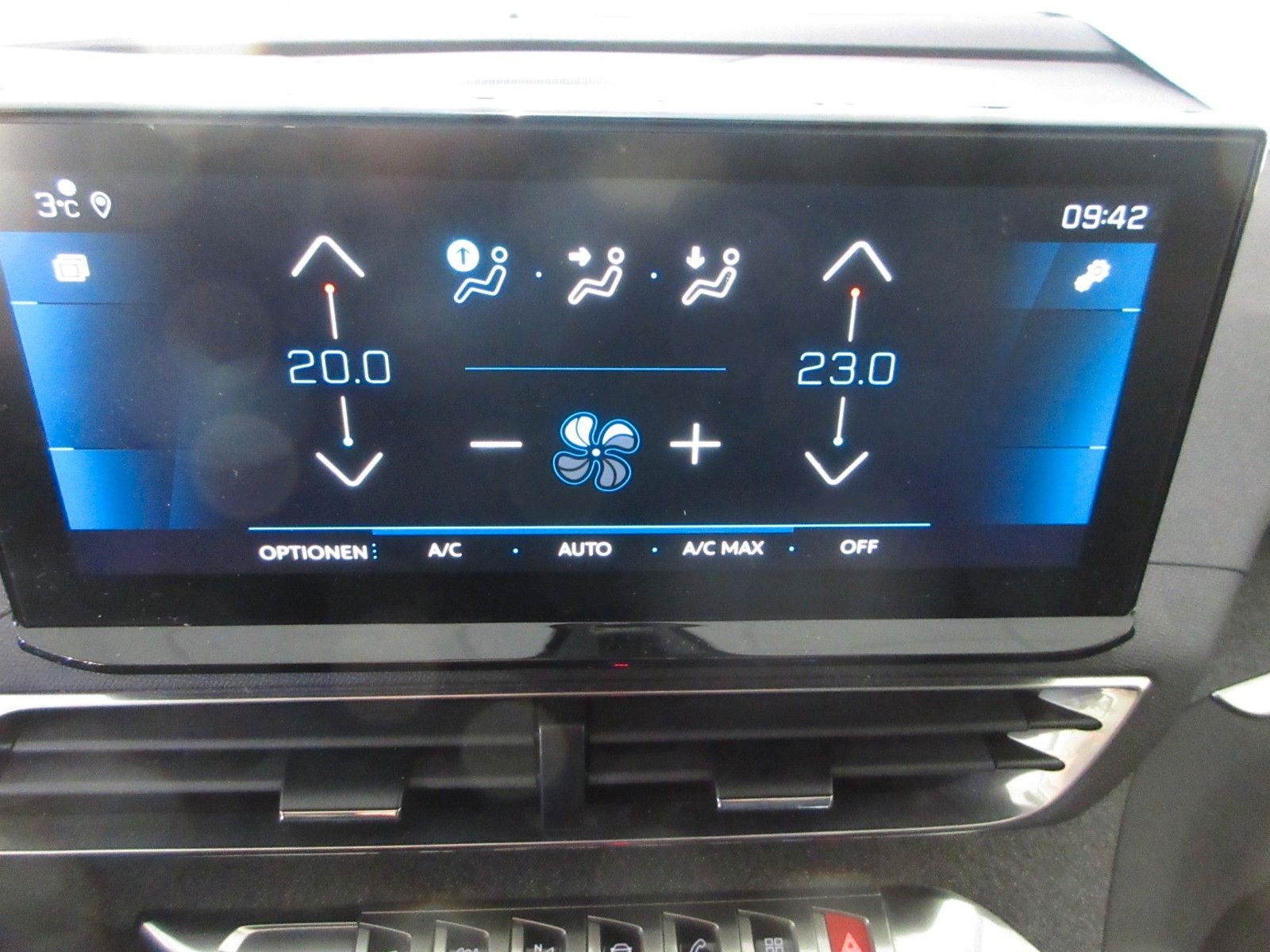 Fahrzeugabbildung Peugeot 5008 Allure 1.2T LED/NAVI/AHK/R´CAM/BLIS