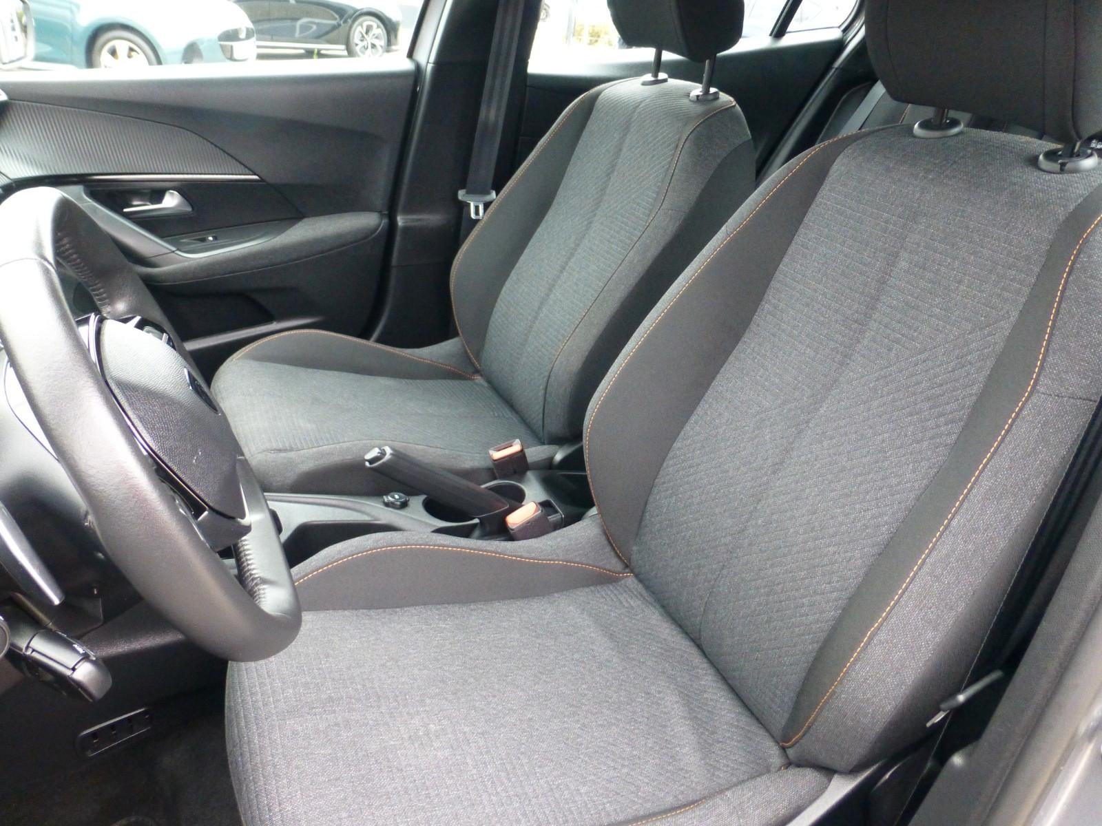 Peugeot 2008 Hybrid 136 Style *PDC, DAB, APPLE CAR PLAY*