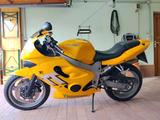 Triumph TT600 - TRIUMPH 600