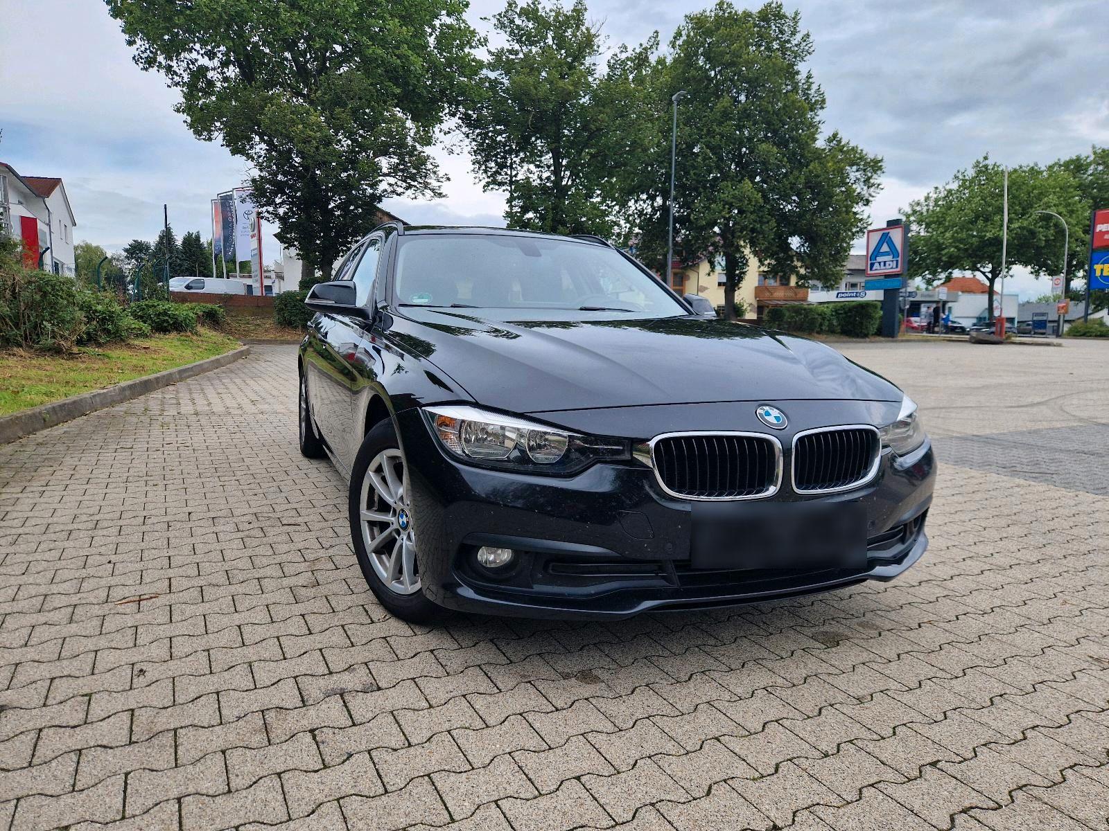 BMW 320 2015 — rear view